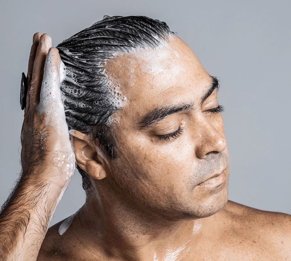 A Doctor Explains Why You Need a Scalp Scrub For Your Dandruff